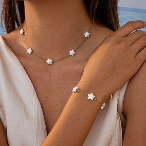 CAIOOCHE Set Collana e Bracciale in Acciaio Inossidabile con Perle Barocche e Pentagramma, Catena Delicata Placcata Oro 18k, <span class=keywords><strong>Gioielli</strong></span> <span class=keywords><strong>Cielo</strong></span> Stellato da Donna - Product Image 2