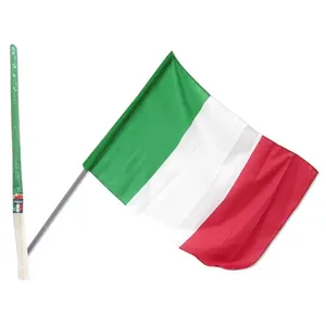 MAZZEO GIOCATTOLI Drapeau italien 90X150 Cm en polyester avec mât pour utilisation sur moto - Product Image 1