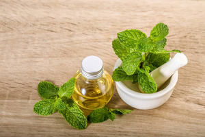 Saveur mentholée/<span class=keywords><strong>menthe</strong></span> |   Agent rafraîchissant naturel <span class=keywords><strong>de</strong></span> qualité alimentaire, arôme <span class=keywords><strong>menthe</strong></span> haute pureté <span class=keywords><strong>pour</strong></span> boissons/bonbons/cosmétiques, directement <span class=keywords><strong>de</strong></span> l'usine - Product Image 5