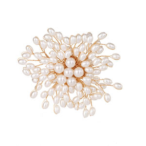 Amazoning <span class=keywords><strong>Broche</strong></span> en perles artificielles tissées à la main pour femmes, accessoires de chandail polyvalents pour les occasions de cadeaux de fête de mariage - Product Image 1