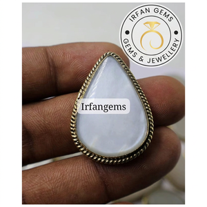 Collar con colgante de latón ranurado con piedra lunar 100% natural, joyería deportiva de alta calidad para mujer, precio al por mayor - Product Image 1