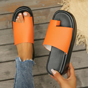 รองเท้าแตะผู้หญิงแบบสวม รุ่นใหม่ปี 2025 ดีไซน์ทันสมัย พื้นหนา เหมาะสำหรับฤดูร้อน - Product Image 3