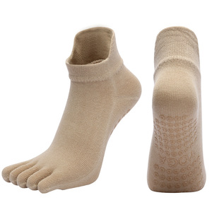 Chaussettes élégantes à cinq doigts de couleur unie pour femmes, tissu respirant et maintien sûr pour les séances de Pilates Reformer - Product Image 3