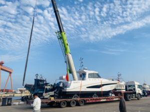 Salle de réunion mobile sur mer, 12,60 m, yacht sportif en fibre de verre, moteur hors-bord, <span class=keywords><strong>bateau</strong></span> de plaisance de luxe, <span class=keywords><strong>bateau</strong></span> de pêche, console centrale, croisière, 300 CV - Product Image 2