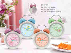 Niedliche Retro Vintage Analoge Tischuhr mit Lautem Glockenalarm für Kinderzimmer, Geräuschlos, Nachtlicht, Mechanische Zeiger - Product Image 4