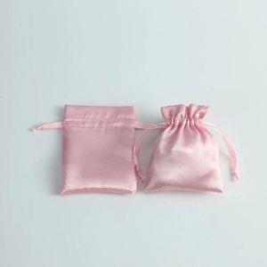 Pochette en satin de soie avec cordon de serrage pour bijoux, emballage de mariage, pochettes cadeaux personnalisées rose/bleu/violet/rouge/argent - Product Image 6