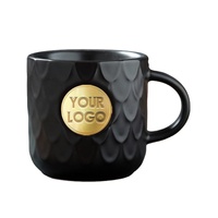 Tasse à café en céramique avec médaille en bronze gaufré de 500ml au design moderne avec logo tasse à café en céramique tasse à lait de luxe en porcelaine