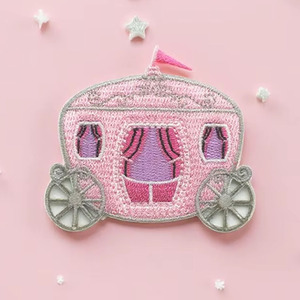 Patchs brodés de chariot pinky créatifs populaires ornements de vêtements personnalisés accessoires fer personnalisé sur patch de broderie - Product Image 1