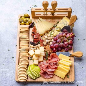 Juego de tabla de quesos de bambú con soporte para cuchillos y cubiertos para servir quesos y charcutería, bandeja de madera natural de color duradero. - Product Image 1