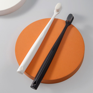Cepillo de dientes blanco y negro con 10000 cerdas, herramienta de limpieza manual suave para adultos de la fábrica Yangzhou Hangji - Product Image 2