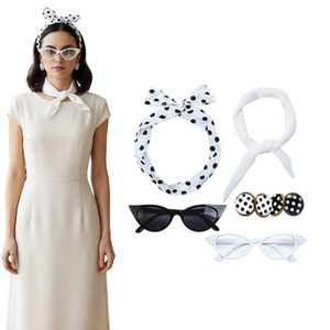 Accessoires pour <span class=keywords><strong>tenue</strong></span> féminine PESENAR : un ensemble de 6 pièces comprenant des lunettes, des boucles d'oreilles et des foulards en soie des années 1950 PESET314WT - Product Image 1