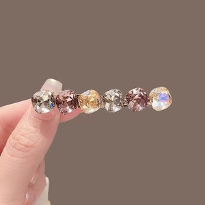 Une épingle à cheveux avec un seul clip, un clip pour une frange de style diamant, et un clip pour une <span class=keywords><strong>coiffure</strong></span> en forme de bec de canard. - Product Image 2