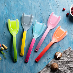 Utensilio de silicona antideslizante 2 en 1, antiescaldado, mezcla multicolor, pala para carne y Clip para comida para pescado frito, huevo frito - Product Image 1