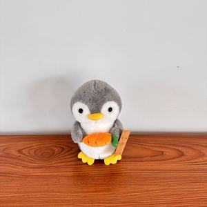 Yeni Çizgi Film Peluş Oyuncak Özel Havuçlu Penguen Sevimli Peluş Oyuncak - Product Image 1