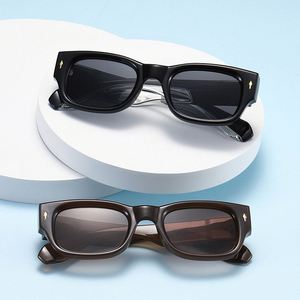 Lunettes de soleil carrées UV400 personnalisées avec logo, style vintage, rivets, branches larges, punk, bicolores, pour hommes et femmes - Product Image 2