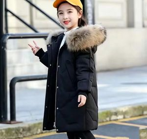 Manteau long et épais en peluche à capuche pour enfants - Manteau d'hiver en coton matelassé pour filles avec un grand col pour une protection contre le vent et une chaleur optimale en extérieur - Product Image 5