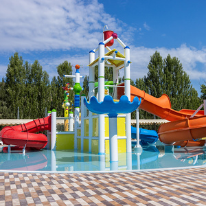 Tobogán Acuático Comercial de Fibra de Vidrio para Niños con Chorros de Agua en Venta - Product Image 3