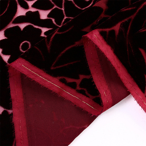 Cerise sur le gâteau True Velvet Tissu pourri Lurex True Velvet Tissu pourri coloré True Velvet Tissu pourri coloré - Product Image 1