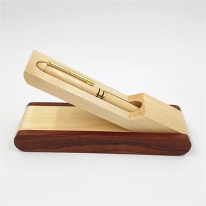 Set Regalo di <span class=keywords><strong>Penne</strong></span> <span class=keywords><strong>in</strong></span> Legno <span class=keywords><strong>Fatte</strong></span> <span class=keywords><strong>a</strong></span> <span class=keywords><strong>Mano</strong></span>, Ecologiche, di Alta Qualità, Lussuose, Personalizzabili con Logo Inciso, Penna <span class=keywords><strong>a</strong></span> Sfera <span class=keywords><strong>in</strong></span> Legno con Astuccio <span class=keywords><strong>in</strong></span> Legno - Product Image 3