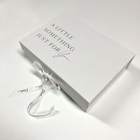 Boîtes cadeaux pliantes magnétiques blanches personnalisées avec ruban logo pour emballage de vêtements boîtes pliables de luxe recyclables