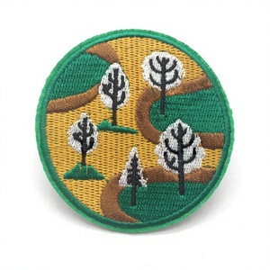 BADGE BRODÉ À LA MACHINE - Product Image 1