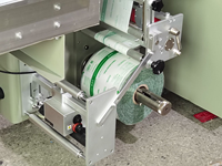 Mini machine d'emballage horizontale pour sachets, idéale pour les confiseries, bonbons, chocolats et petits emballages en atelier – Optimisation de l'espace