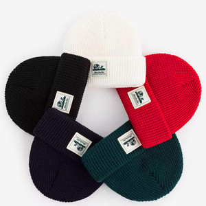 Gorros de invierno de punto personalizables, gorro tipo calavera con dobladillo y parche de etiqueta tejida, gorro de invierno grueso, suave y cálido, gorro de punto acanalado - Product Image 3
