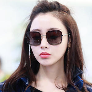 แว่นกันแดดทรงโซ่สุดฮิต กรอบสีทอง ป้องกันรังสียูวี 400 สำหรับผู้หญิง - Product Image 3