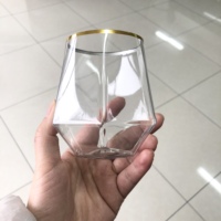 12 oz. Gobelets à vin en plastique jetables hexagonaux sans tige transparents avec bordure dorée