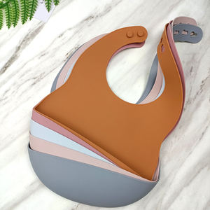 Bebek silikon önlük özel Logo bebek su geçirmez önlükler Babero özelleştirilmiş ambalaj silikon önlük s BPA ücretsiz silikon - Product Image 2