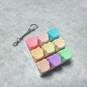 Porte-clés mécanique en plastique à LED, clavier anti-stress, jouet de décompression, prix d'usine - Product Image 1