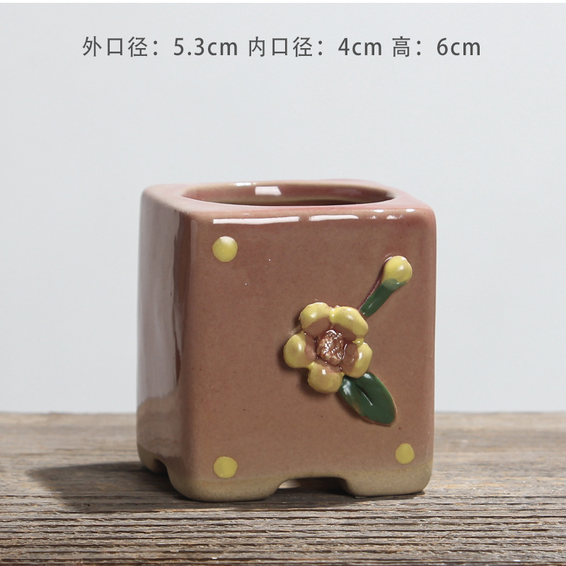 Mano pellizca polen púrpura