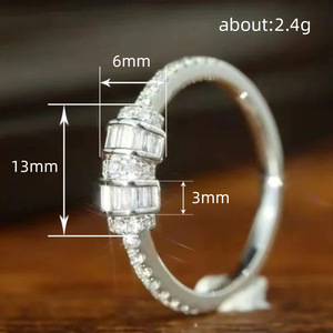 Anello di Fidanzamento Q888 per Donna in Oro Bianco con Diamanti Taglio Baguette e Pietre Laterali Naturali Colore G - Product Image 4