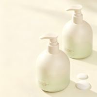 Flacon de lotion rond à épaule de 300 ml produit en usine, flacon en plastique PET, flacon pompe pour lotion cosmétique, gel douche