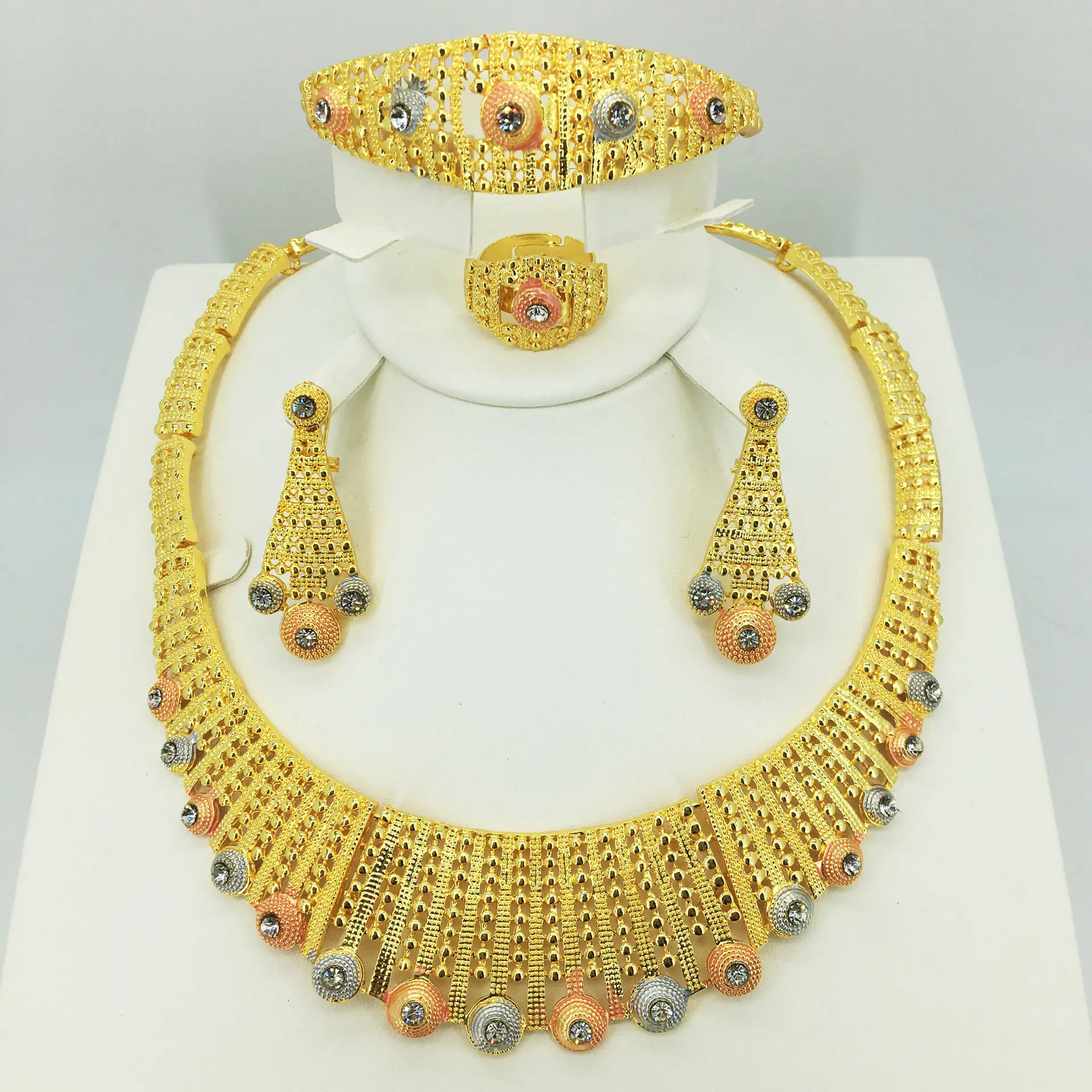 4 Buah Dubai Set Perhiasan Berlapis Emas 18K Kalung Anting Cincin Gelang Pernyataan Afrika Pernikahan Pengantin Set