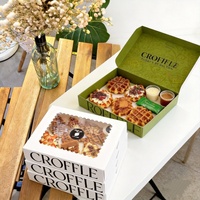 Boîte d'emballage personnalisée avec fenêtre pour croissants, croffles et gaufres, avec logo estampé à chaud