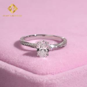 Anillo de Compromiso y Matrimonio de Lujo con Diamante de Laboratorio de Corte Ovalado de 0.78ct, Piedras Principales de Oro de 18k, D VS1, Certificado IGI - Product Image 3