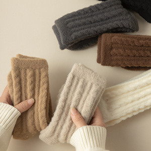 Vớ mùa đông dày dặn lót nhung, in logo tùy chỉnh, chất liệu nhung mềm mại hai mặt, giữ ấm, vớ ngủ, vớ cổ cao dành cho nữ - Product Image 5