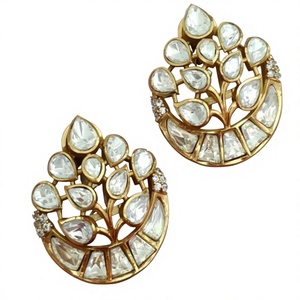 Boucles d'oreilles design élégantes Kundan Boucles d'oreilles plaquées or de meilleure qualité pour femmes vêtements modernes vêtements de mariage femmes et filles - Product Image 2
