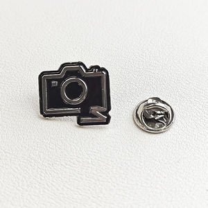 Adorable Pin y Broche de Metal Personalizado con Acabado Plateado para Artículos Promocionales de Fiesta de Cumpleaños - Product Image 6