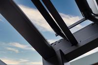 Pergola en aluminium personnalisée de haute qualité motorisée télécommande étanche toit Gazebo persiennes bois traité sous pression Style naturel