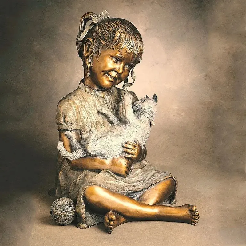 Modern Metal Copper Crafts Sculpture Custom Life size Antique Bronze Cute Girl With a Cat Statue For Home Decoration