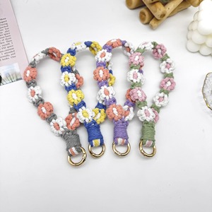 Nouveau fait à la main laine fleur et feuille porte-clés dames Crochet tricoté porte-clés avec sac à main téléphone portable accessoires cadeau - Product Image 1