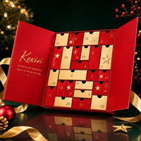 Caja de Calendario de Adviento Roja de Lujo para las Fiestas con 24 Cajones, Detalles en Relieve con Lámina Dorada, Recubrimiento UV y Cierre Magnético