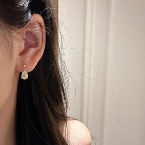 Pendientes de Plata de Ley S925 con Circonita en Forma de Gota de Agua Dinámica, de Alta Gama, en Oro de 18K, Elegantes y Frescos para Otoño e Invierno - Product Image 4