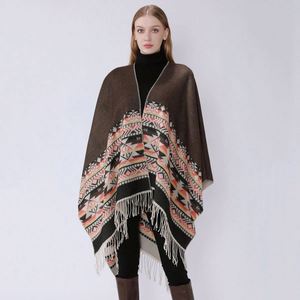 Poncho Clásico de Lana Largo y Cálido para Invierno con Capucha y Borlas para Mujer, Ideal para Actividades al Aire Libre - Product Image 1