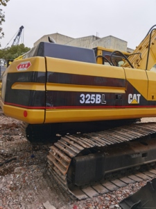Excavatrice sur chenilles d'occasion CAT Caterpillar 325BL prête à l'emploi immédiat - Product Image 2