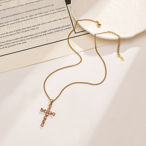 Collier croix en acier inoxydable avec pavé de diamants roses, plaqué or 18 carats, réglable, idéal pour un cadeau - Product Image 3