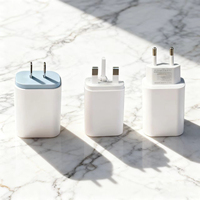 A809 GaN PD65W Chargeur USB multi-ports Chargeur mural UK Socket, Ports de sortie USB-A + C intégrés Chargeur de USB-C rapide Nouveau produit Blanc