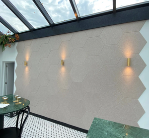 Paneles acústicos de tela de Fieltro de Poliéster con absorción de ruido ranurado en V personalizado de colores ricos decoración de paredes interiores Tiels hexagonales - Product Image 6